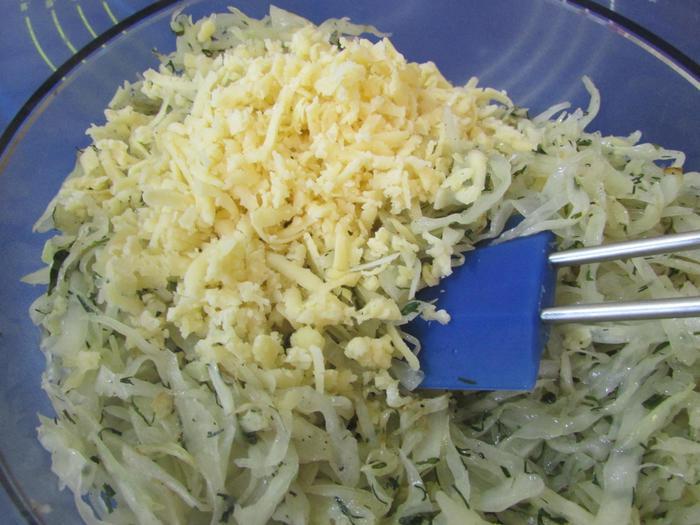 Киш из цельнозерновой муки с капустой и яйцом