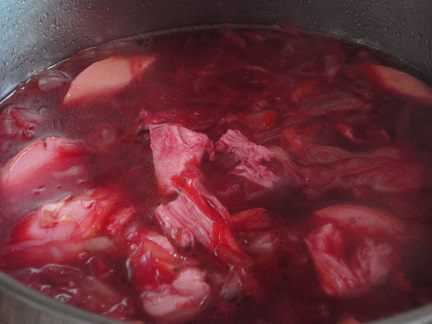 Суп из квашеной капусты со свеклой