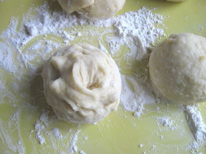 Нежные булочки с цедрой лимона и апельсина