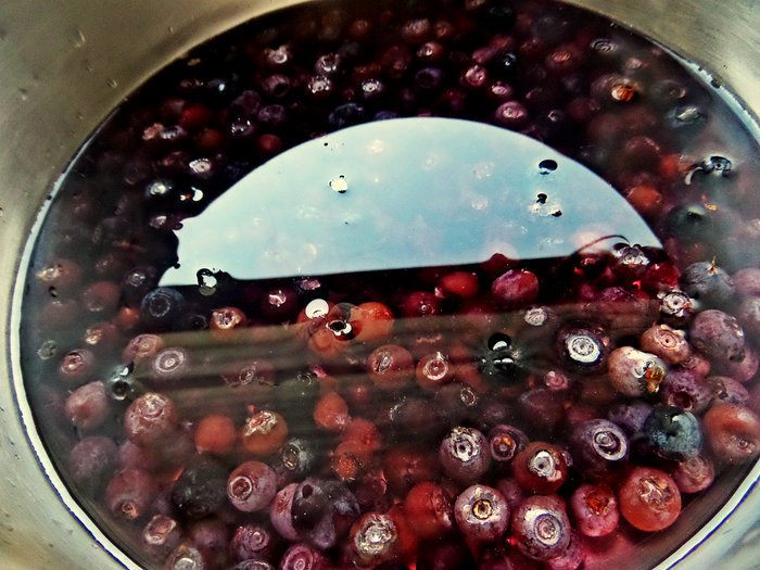 Черничный суп с яблочными клёцками