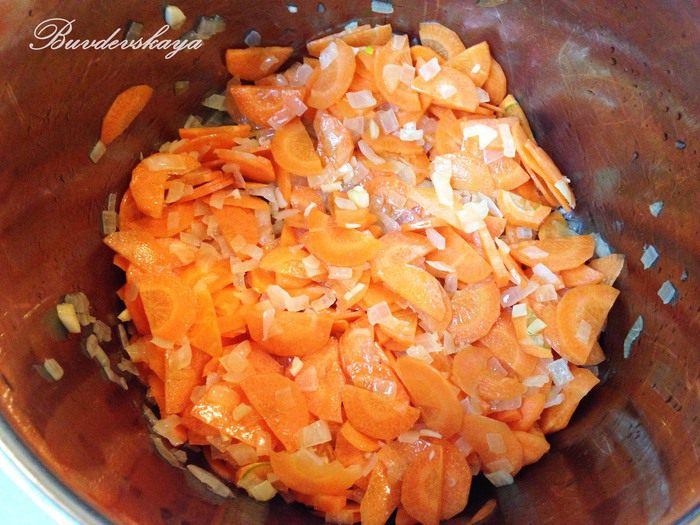 Суп из киноа, фасоли и шпината