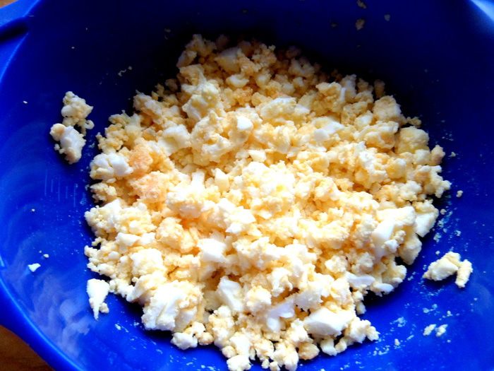 Дрожжевые блины с луково-сырной начинкой