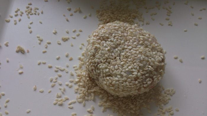 Котлеты из кальмаров в кунжутной панировке