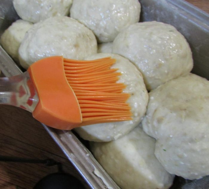 Хлеб с овсяными хлопьями и зеленью