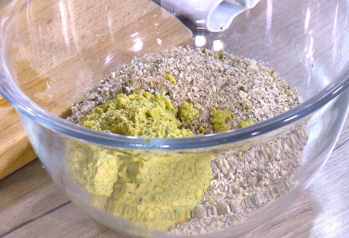 Морковные галеты с миндалем и семечками 