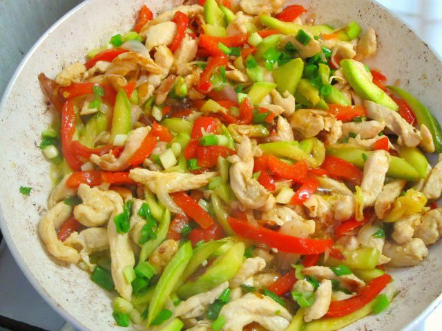 Соба с курицей и цуккини