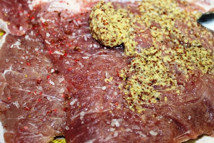 Свиная шейка, запеченная с хурмой