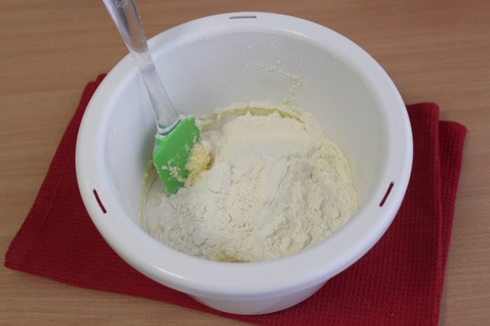 Итальянский яблочный пирог с изюмом
