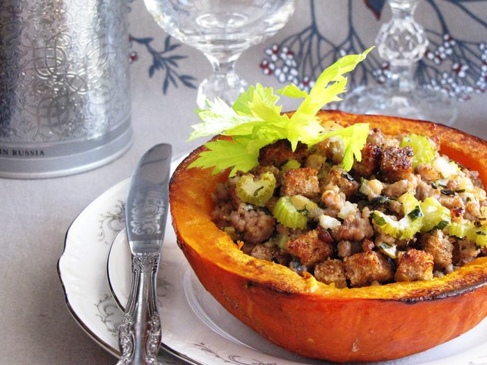 Тыква с фаршем, яблоками, изюмом