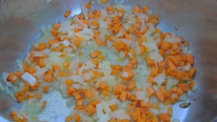 Суп с карри, капустой и фасолью
