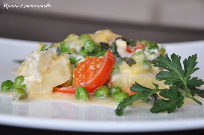 Овощная запеканка с мясными шариками, чесноком и базиликом