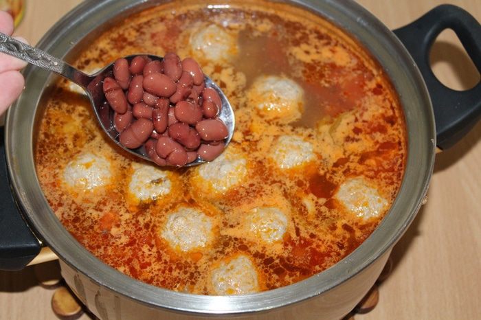 Наваристый суп с фрикадельками и  овощами