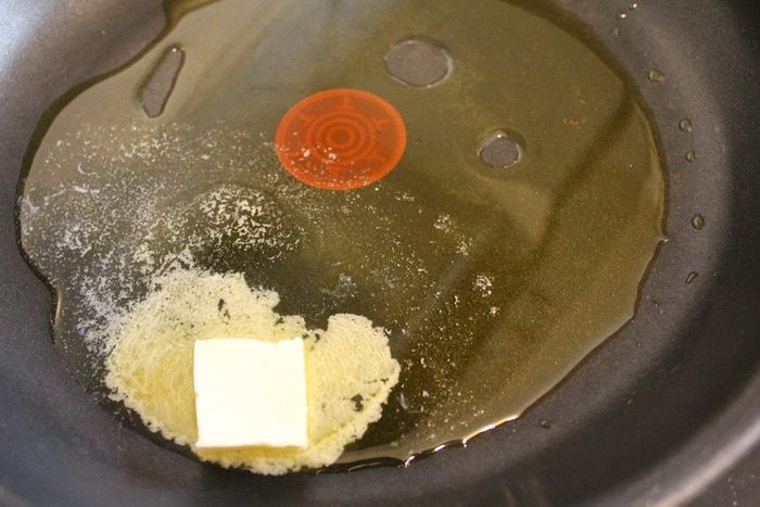 Паста фетучини с креветками и томатами