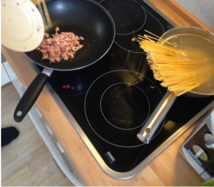 Спагетти с жареным беконом и сырно-яичным соусом 