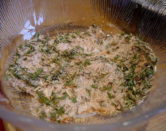 Рыбные колбаски под лимонным соусом