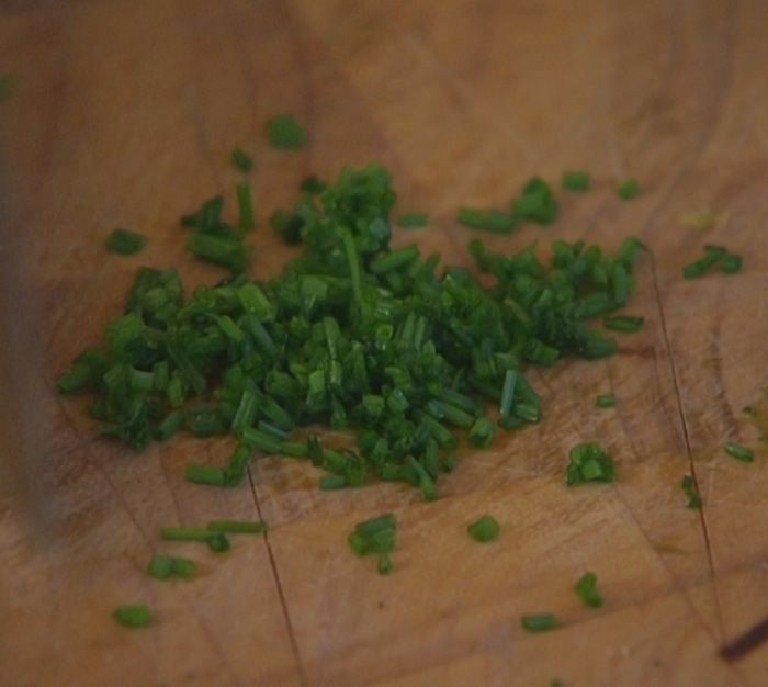 Груши, начиненные творогом и каперсами 