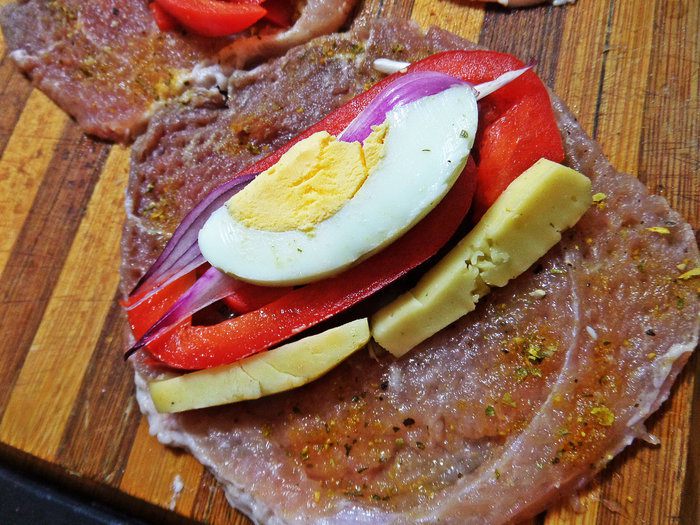 Мясные рулетики с сырной начинкой