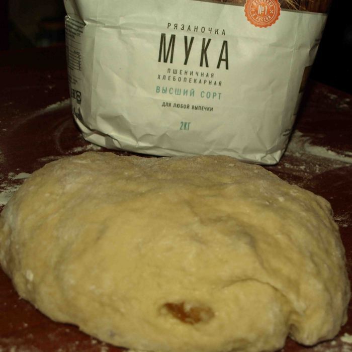 Сдобные булочки с изюмом