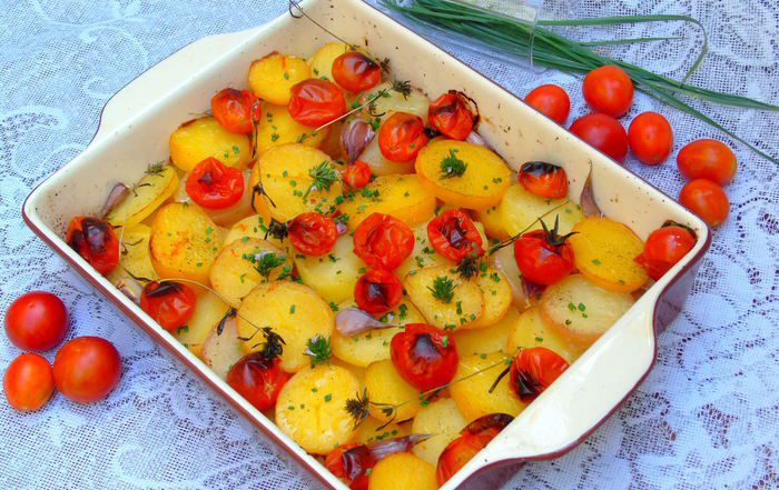 Запеченный картофель с цветущим тимьяном
