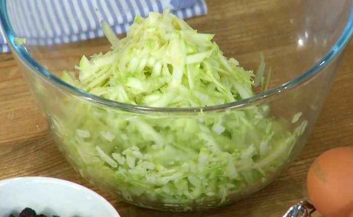 Кабачковый кекс с изюмом 