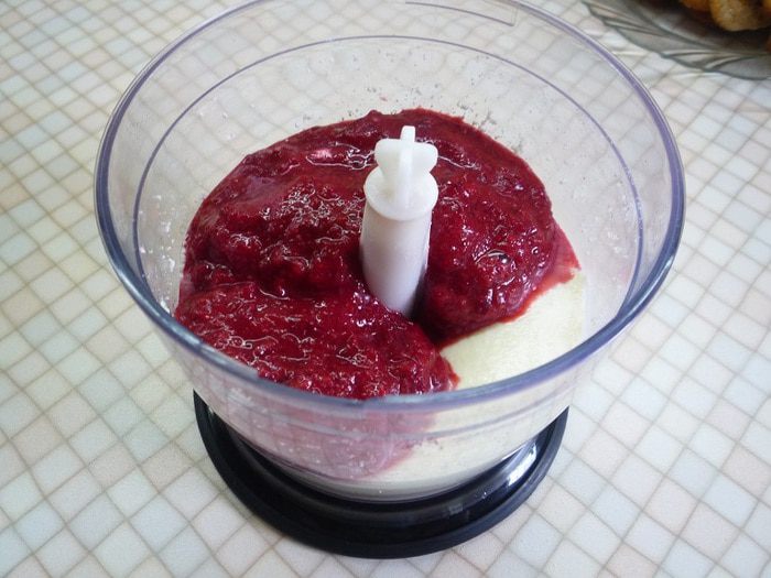 Сливочно-вишневое суфле с творогом и шоколадом