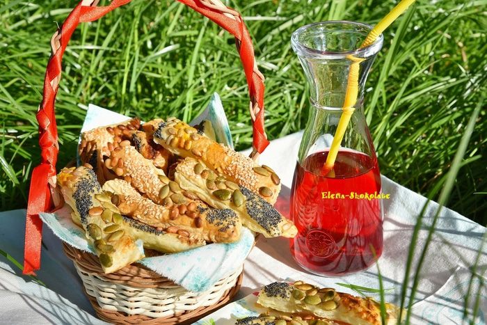 Слоеные палочки с семенами и орехами