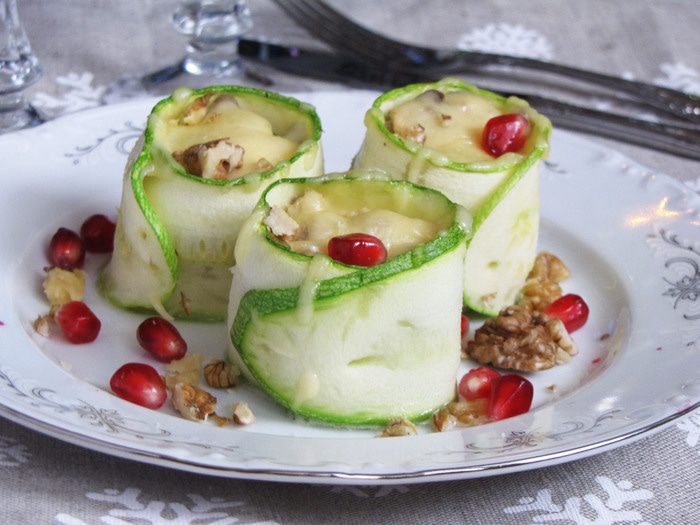 Рулетики из цукини с жульеном