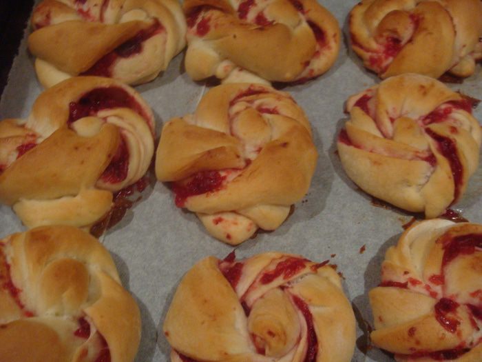Булочки с клюквенным джемом (постные)