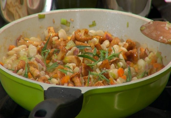 Фасоль с грибами и шалфеем