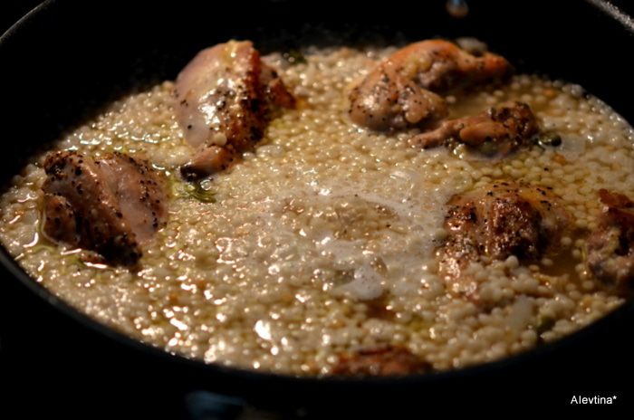 Куриные грудки с абрикосами и каперсами