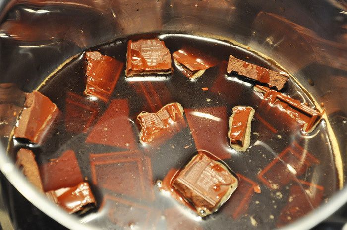 Шоколадный торт с коньяком и специями