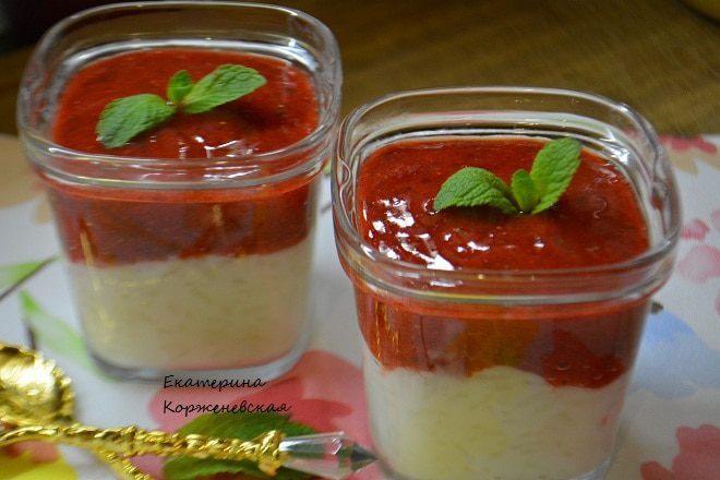 Рисовый пудинг  с клубнично-мятным соусом