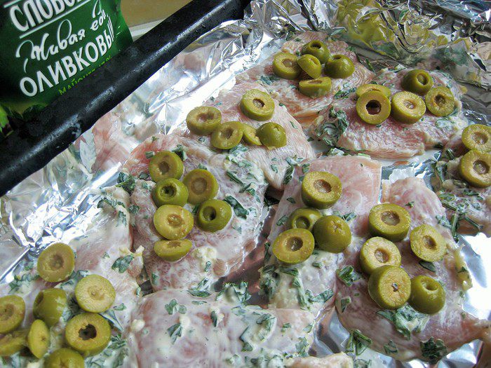 Куриное филе с оливками