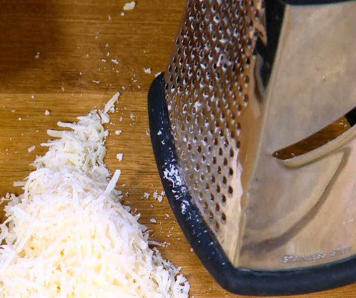 Пенне с цветной капустой и беконом 