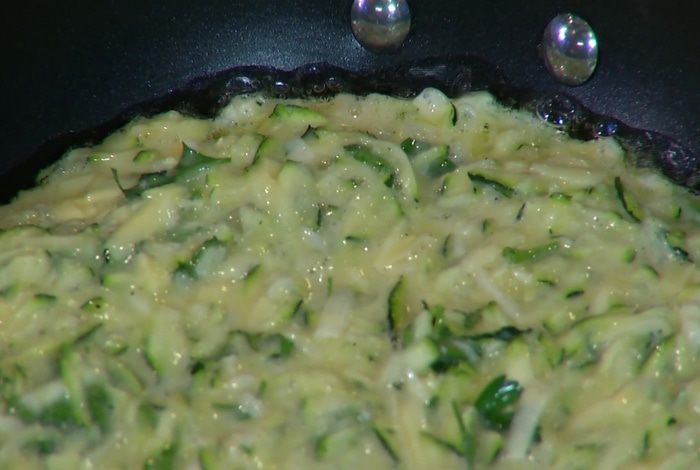 Сырный омлет с цукини 