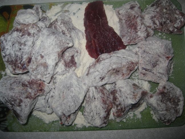 Говядина, тушенная с грушами