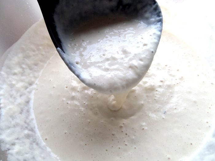 Дрожжевые блины с луково-сырной начинкой