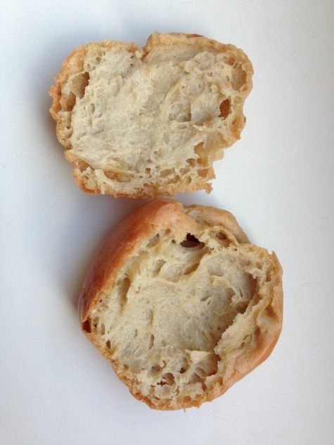 Клубничные профитроли с творожно-базиликовым кремом