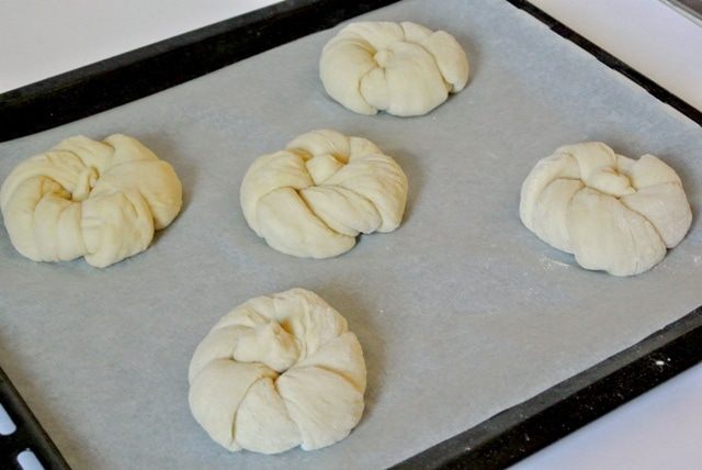Сдобные булочки с кунжутом
