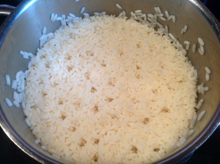 Летний рисовый салат с овощами