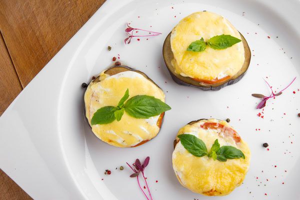 Запеченные баклажанные башенки 