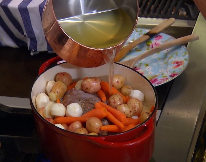 Ягнятина, томленная в сидре с овощами