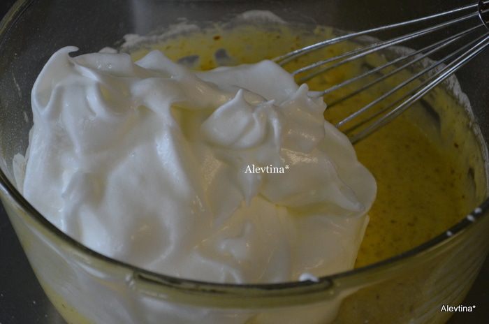 Рулет с пеканом и шоколадной начинкой