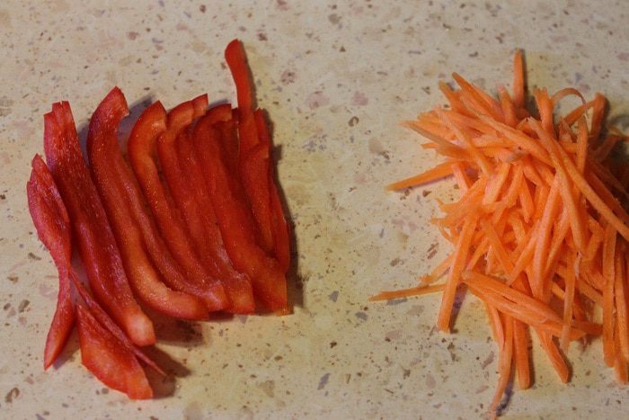 Теплый салат с фунчозой