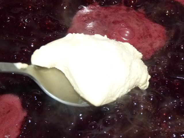 Бархатный чернично-сливочный кисель