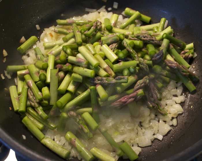 Ньокки с креветками и спаржей