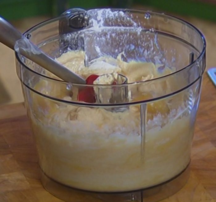 Бисквит с манго и кокосом 