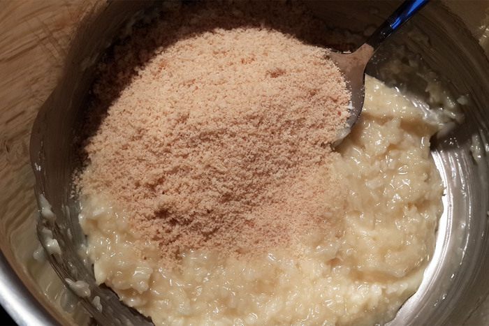 Кокосовые конфеты с печеньем и миндалем