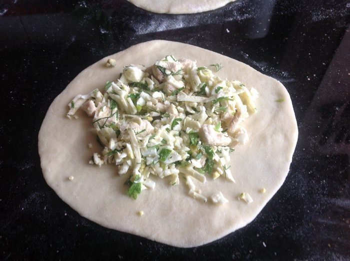Мини-пироги с курицей и яйцом