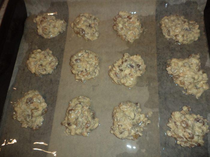Овсяное печенье с изюмом и семечками